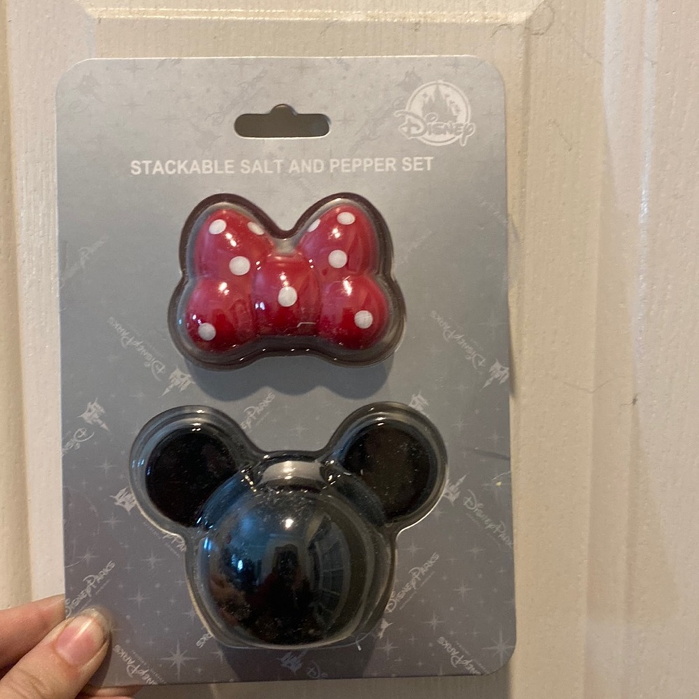 Disney salt and pepper set